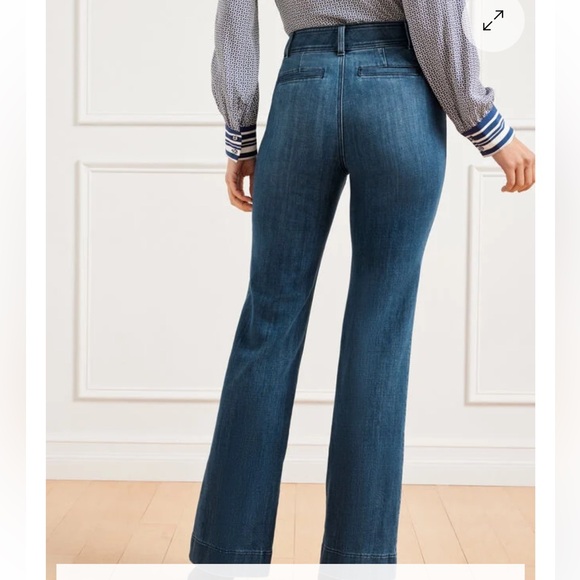 Talbots FLARE LEG PINTUCK JEANS - LAPIS WASH
Size 8 - Picture 2 of 9
